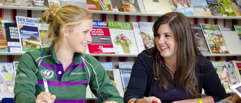 Prospectus Students in LRC 13